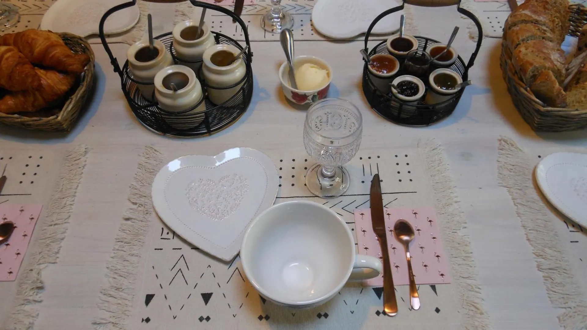 Domaine De Sault Bed & Breakfast Dore-l'Eglise